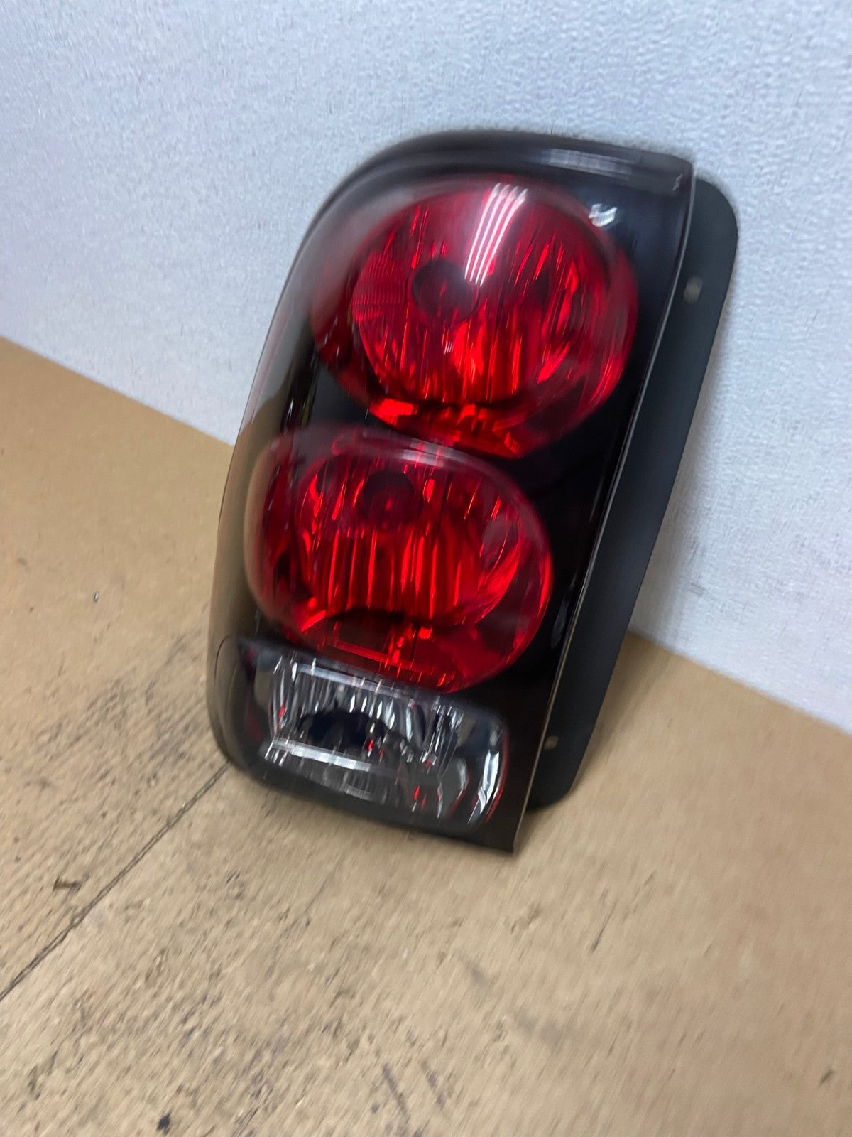 2002 to 2009 Chevrolet Trailblazer Left Driver LH Side Tail Light AC3711 LK1