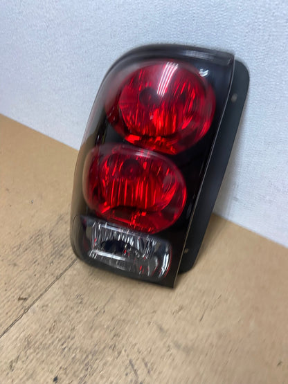 2002 to 2009 Chevrolet Trailblazer Left Driver LH Side Tail Light AC3711 LK1
