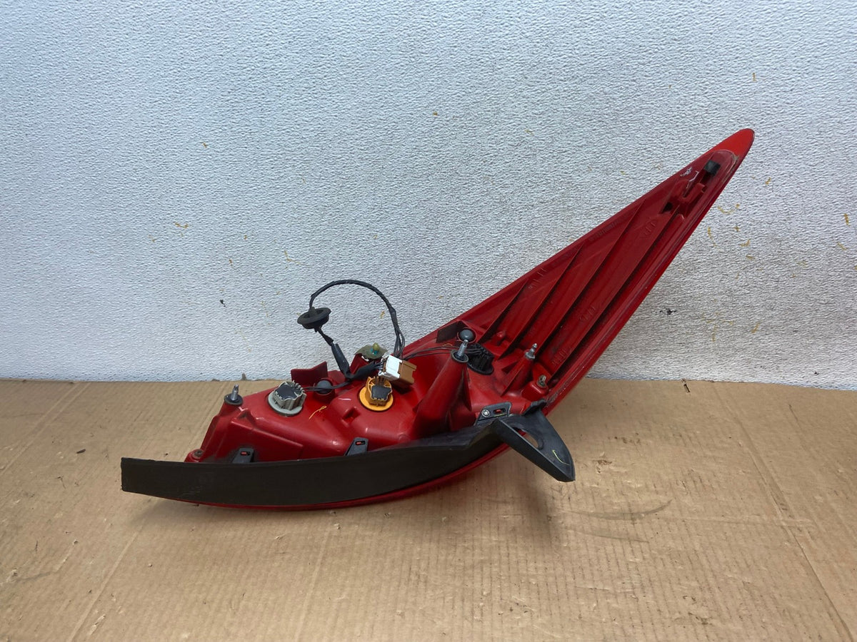 2007 - 2012 Nissan Versa Hatchback Right Passenger Side Tail Light AI6977 LK4