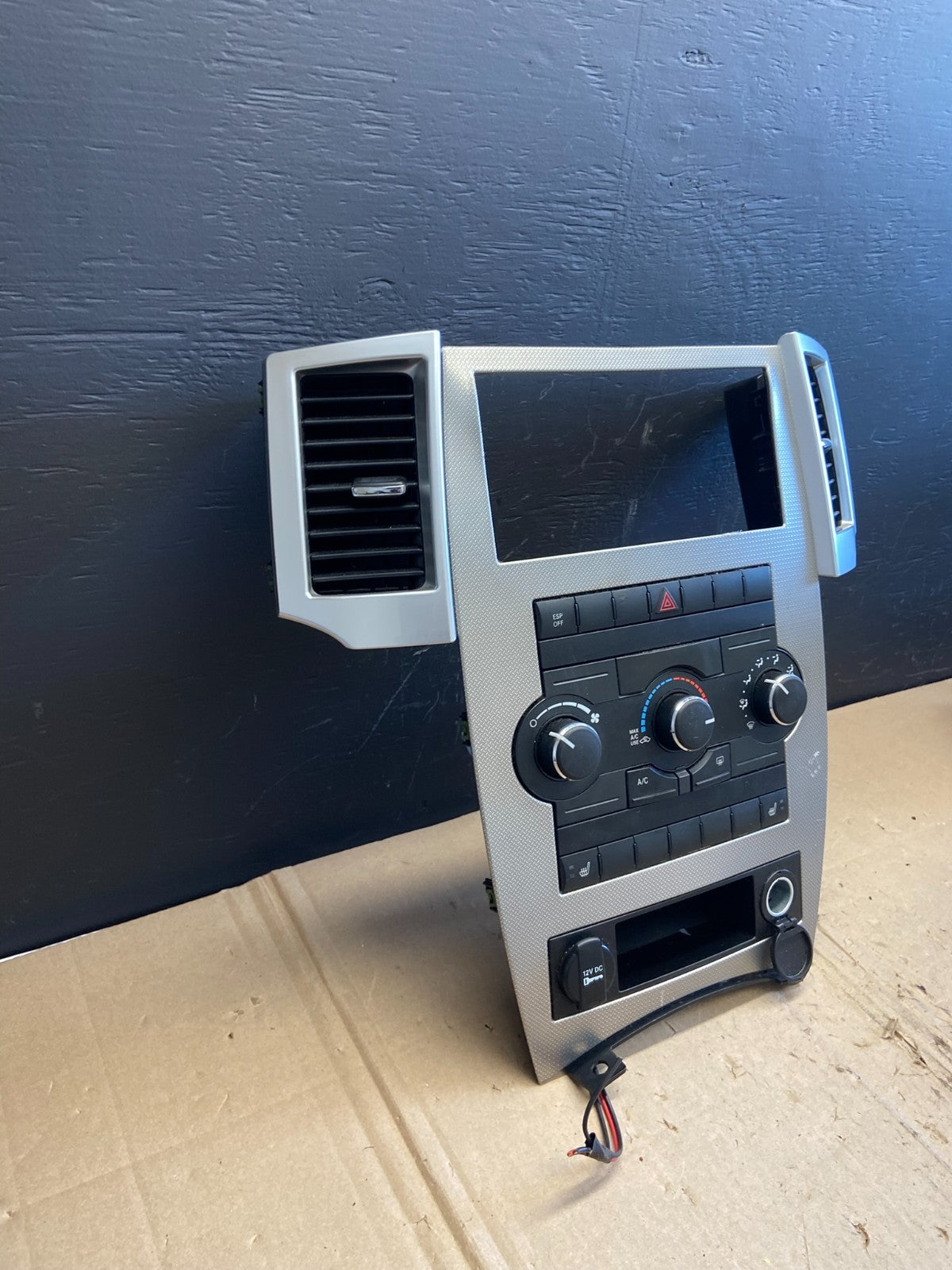 2008 2009 2010 Jeep Commander Grand Cherokee A/C Climate Control Bezel AB8937 DG2