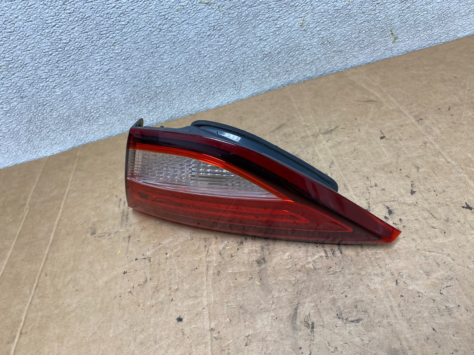 2015 to 2017 Chrysler 200 Sedan Right Passenger Inner Tail Light T2406 DW1