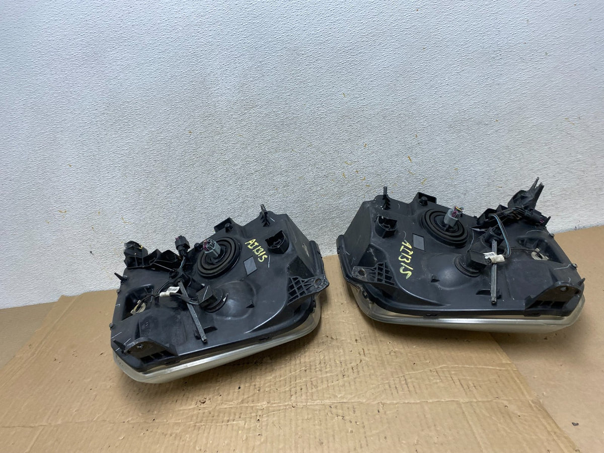 2007 - 2014 GMC Yukon Halogen Headlights Left+Right Side Set AI1315 DW9