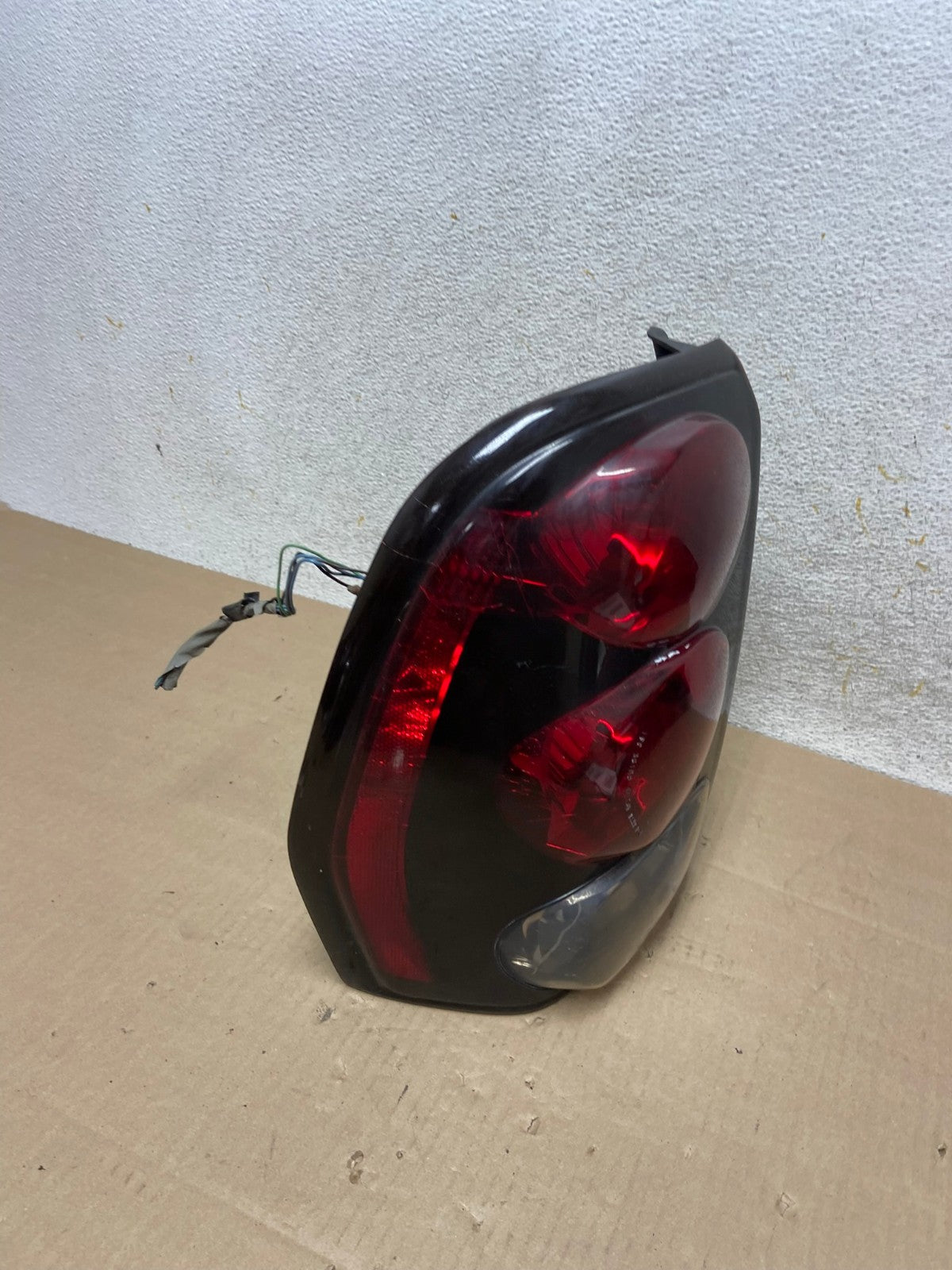 2002 to 2009 Chevrolet Trailblazer Left Driver LH Side Tail Light AI1420 LK2