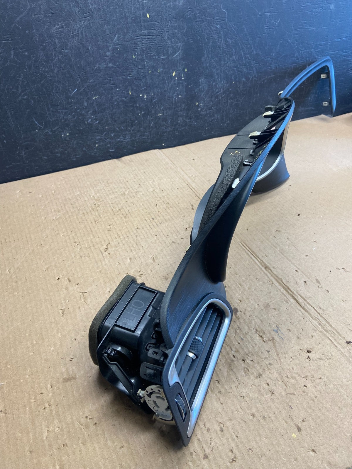 2015-2017 Chrysler 200 Speedometer Cluster Dash Bezel Trim W/ Vent ae3895 DG1