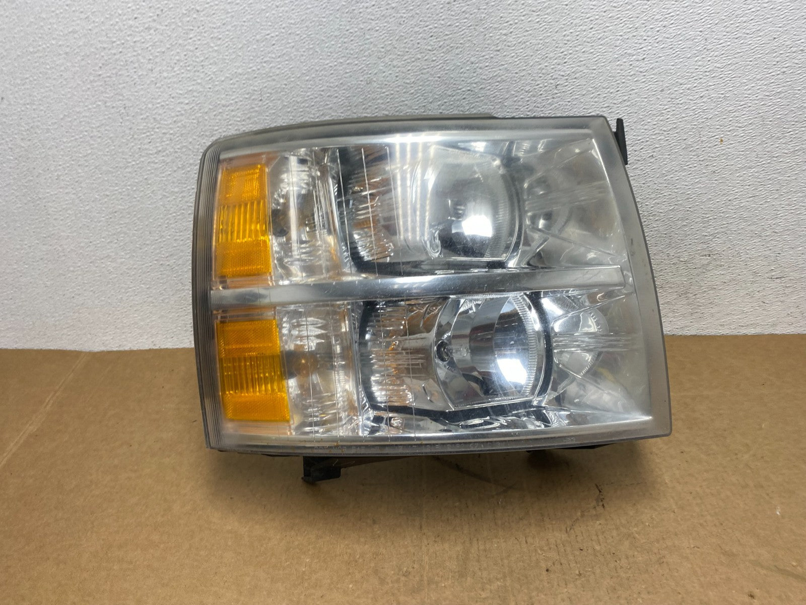 2007 to 2014 Chevrolet Silverado Right Passenger RH Side Headlight AD6100 DW0
