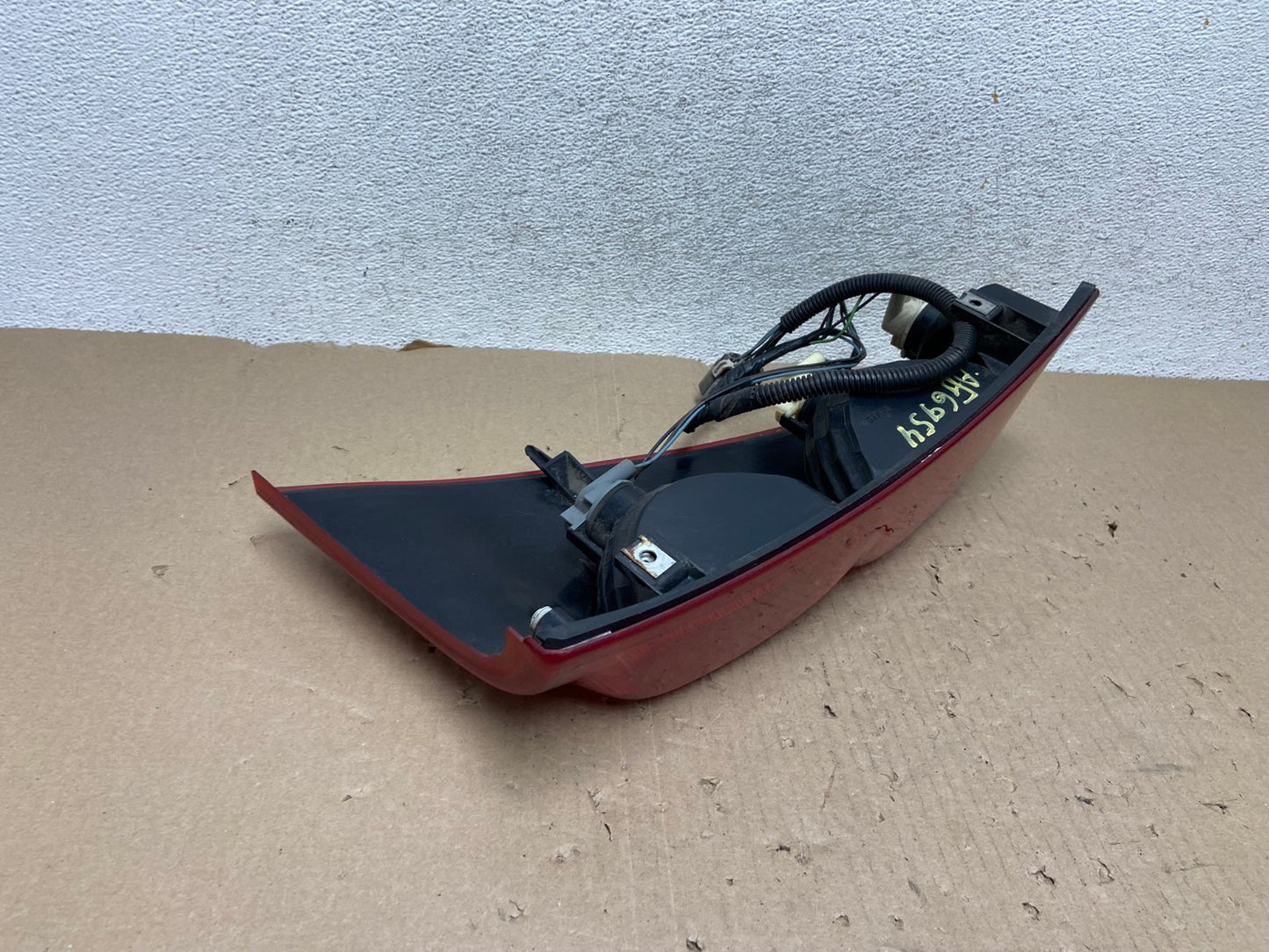 2002 to 2006 Chevrolet Avalanche Left Driver LH Tail Light AG6954 LK4