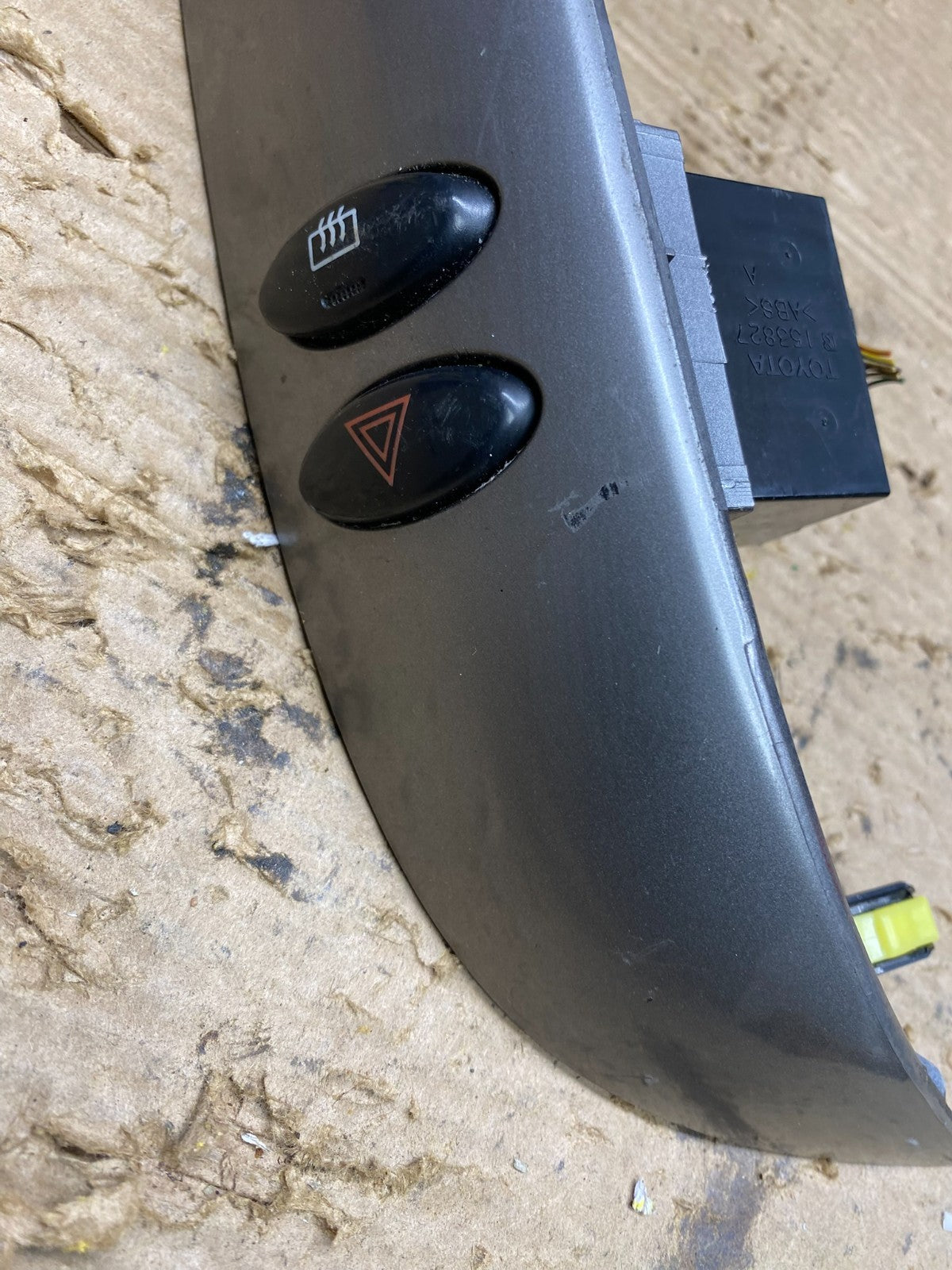 2004 to 2010 Toyota Sienna Left Side Climate Switches Bezel Trim OEM X1414 DG3