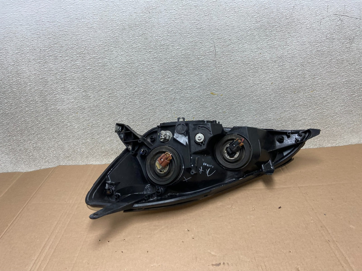 2004-2005 Toyota Sienna Right Passenger Halogen Headlight OEM X9190 DW7