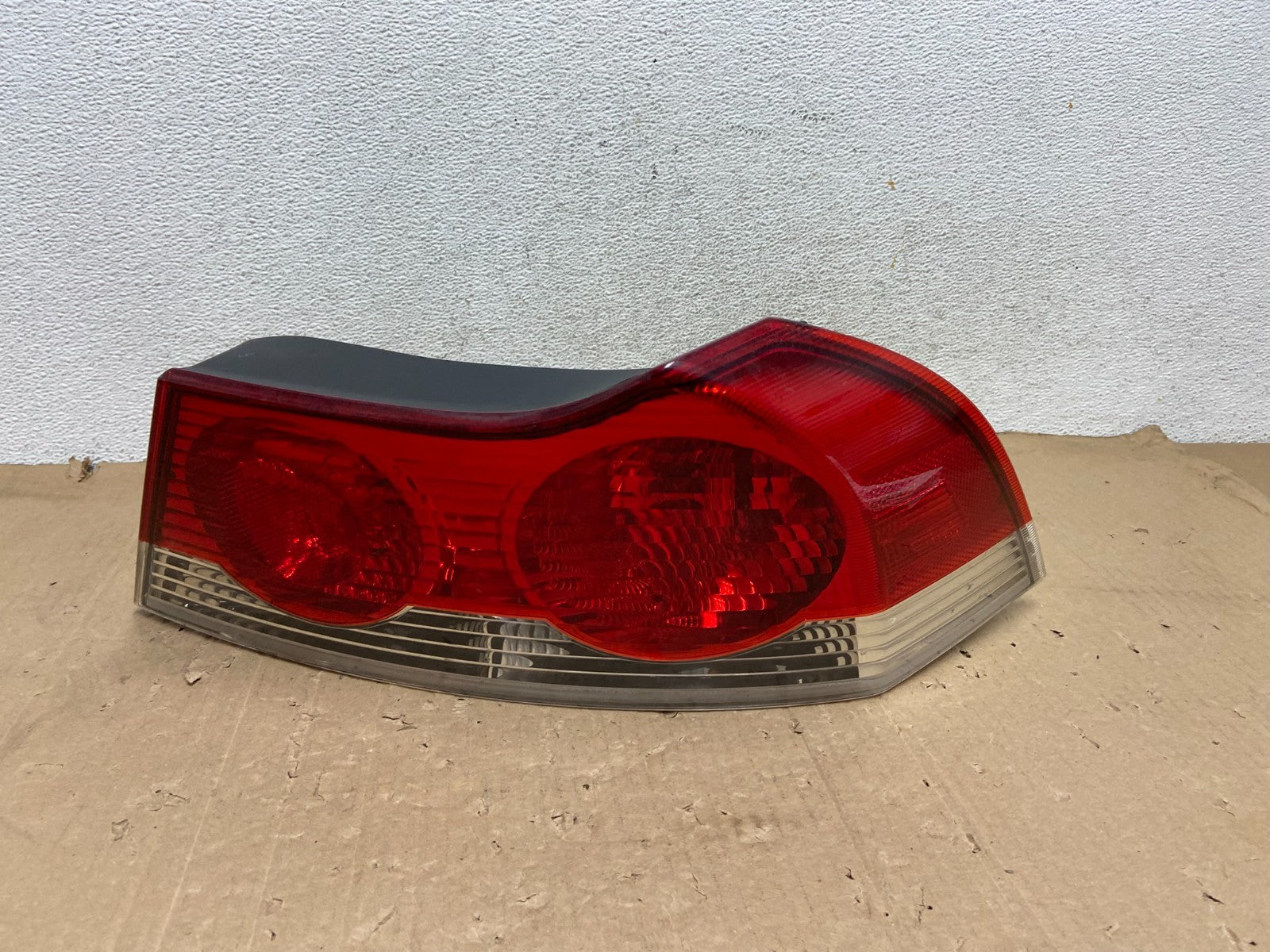 2006 to 2010 Volvo C70 Convertible Right Passenger Side Tail Light AE9294 DG0