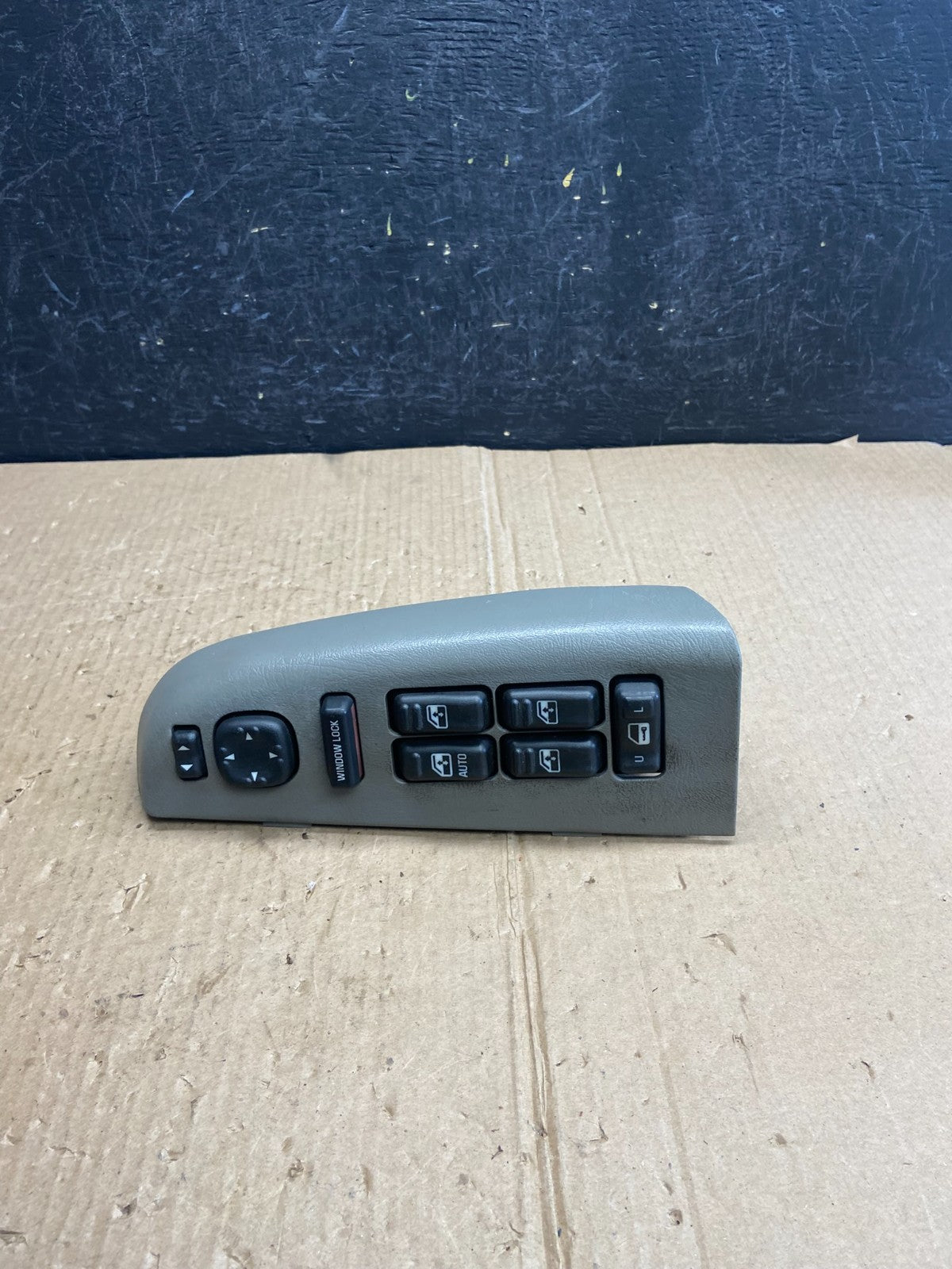 2000 to 2002 Tahoe Yukon Suburban Silverado Master Power Window Switch AE4017 DG0