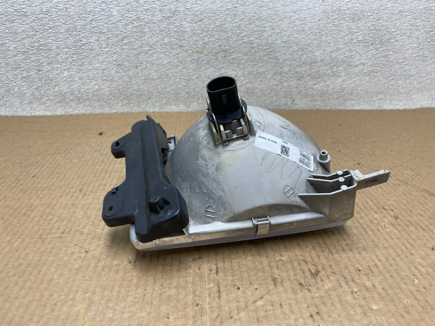 1998 1999 Nissan Frontier Right Passenger Side Headlight Halogen Lamp W5075 DW4
