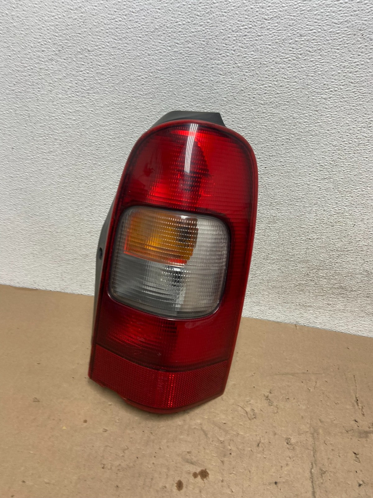 1997 - 2005 Pontiac Montana / Venture Right Passenger Tail Light AG5589 DW2