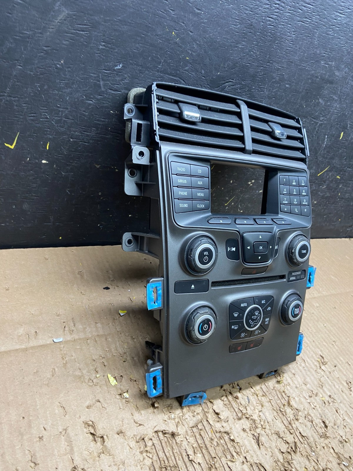 2012-2013 Ford Edge Heater Climate Control Radio CD Control Dash Bezel v7880 DG3