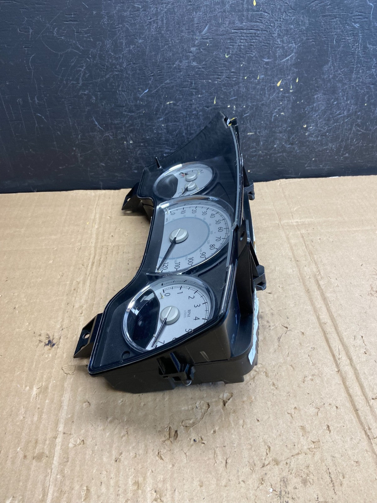2007 to 2008 Chrysler Aspen Speedometer Instrument Cluster Gauges AE1867 DG2