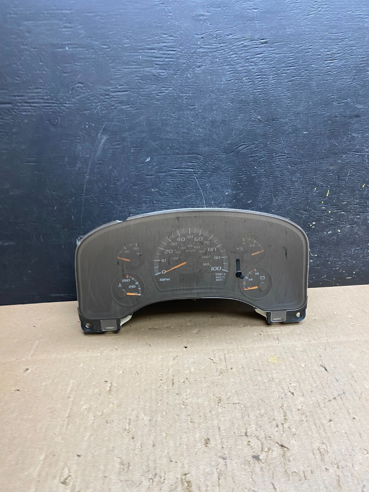 2004 to 2007 Chevrolet Express Speedometer Cluster Gauge OEM t5820 DG0