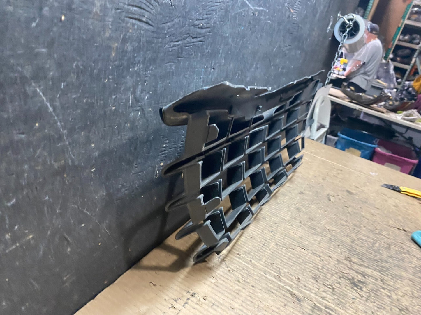 2002 to 2004 Chrysler Voyager Front Upper Grill Grille N2047 DG12