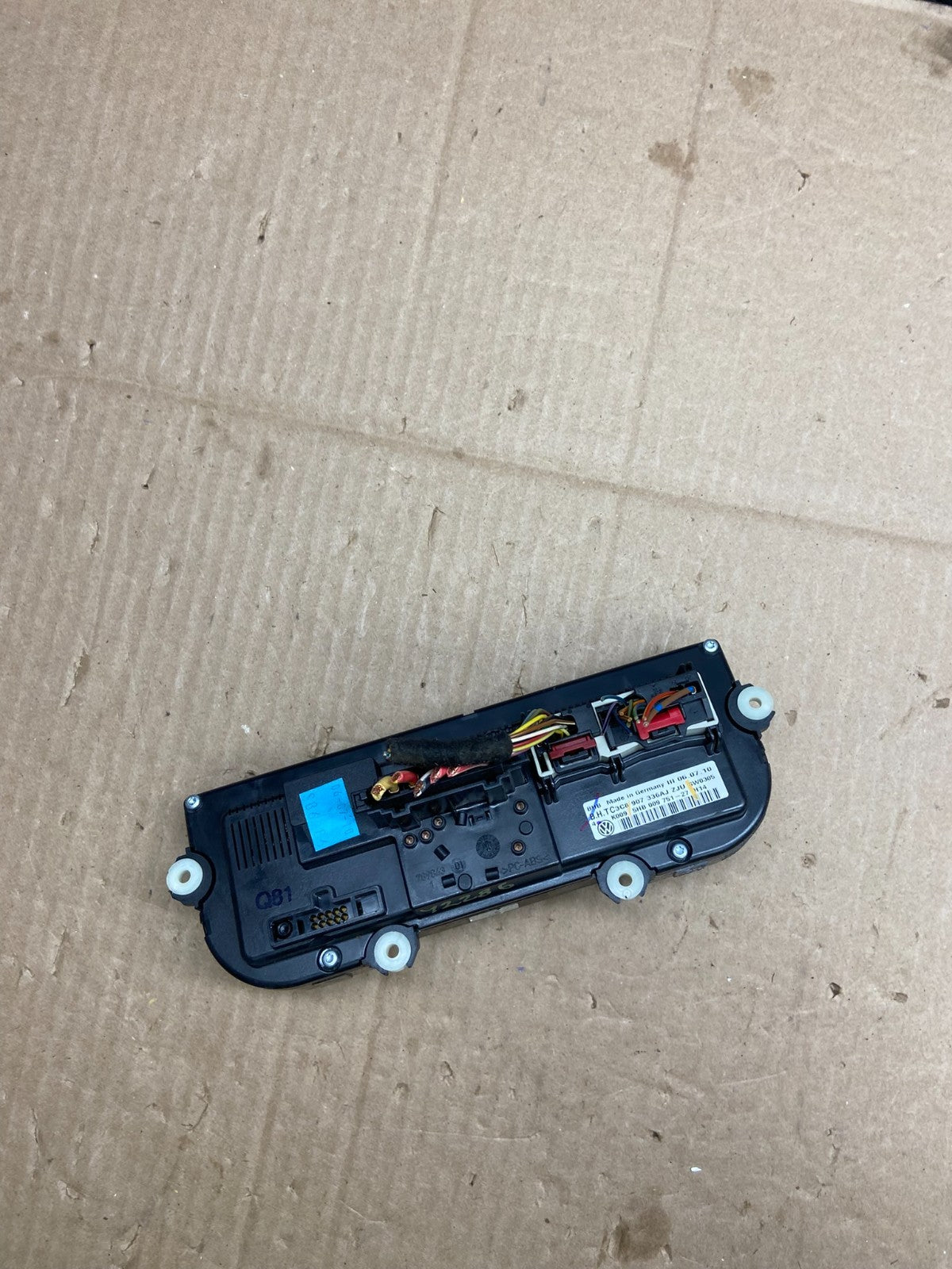 2009 - 2011 Volkswagen CC Center Climate Control Panel AC Heater y2286 DG3