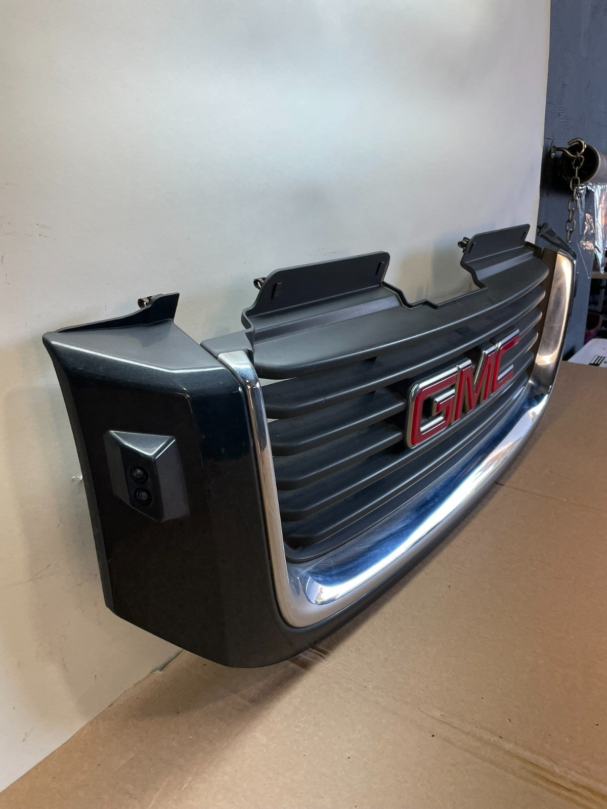 2002 to 2009 Gmc Envoy Front Upper Grill Grille AH6080 DG2