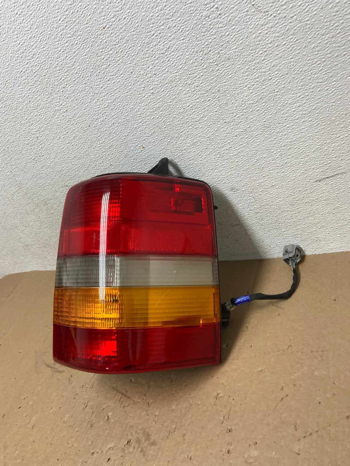 1993-1998 Jeep Grand Cherokee ZJ Right Passenger Rh Tail Light AD7732 LK1