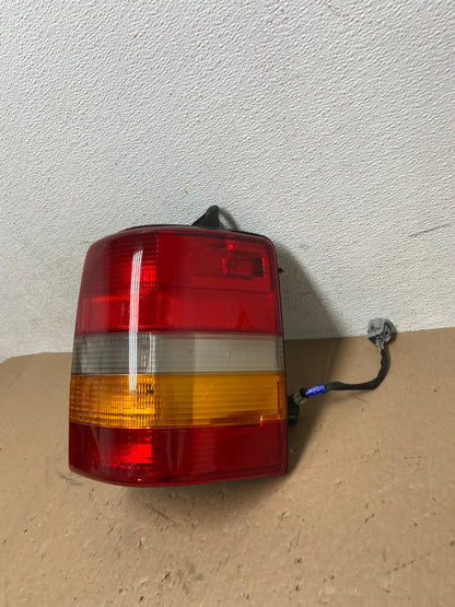 1993-1998 Jeep Grand Cherokee ZJ Right Passenger Rh Tail Light AD7732 LK1