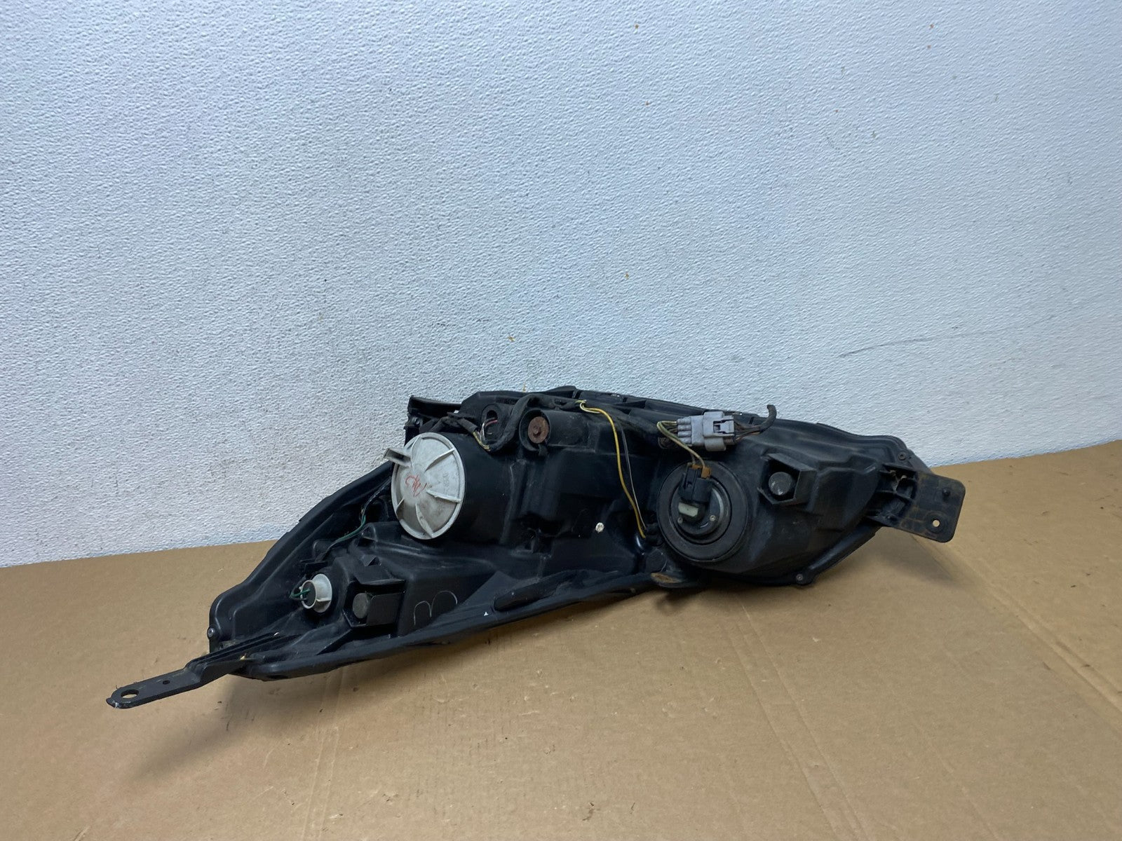 2010-2012 Subaru Legacy Outback Right Passenger Headlight AD7877 DW5