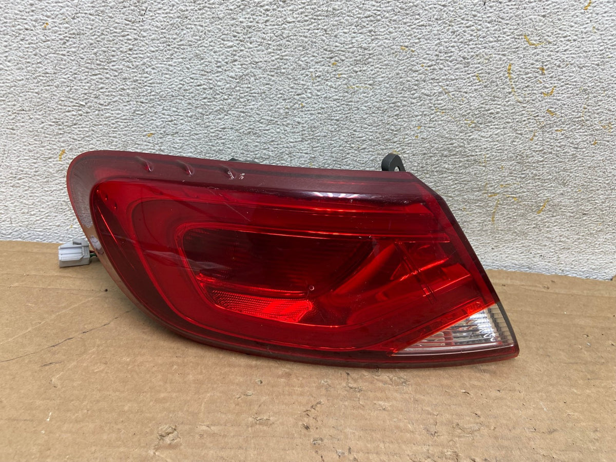 2015 2016 2017 Chrysler 200 Sedan Left Driver LH Side Tail Light AH9048 LK0