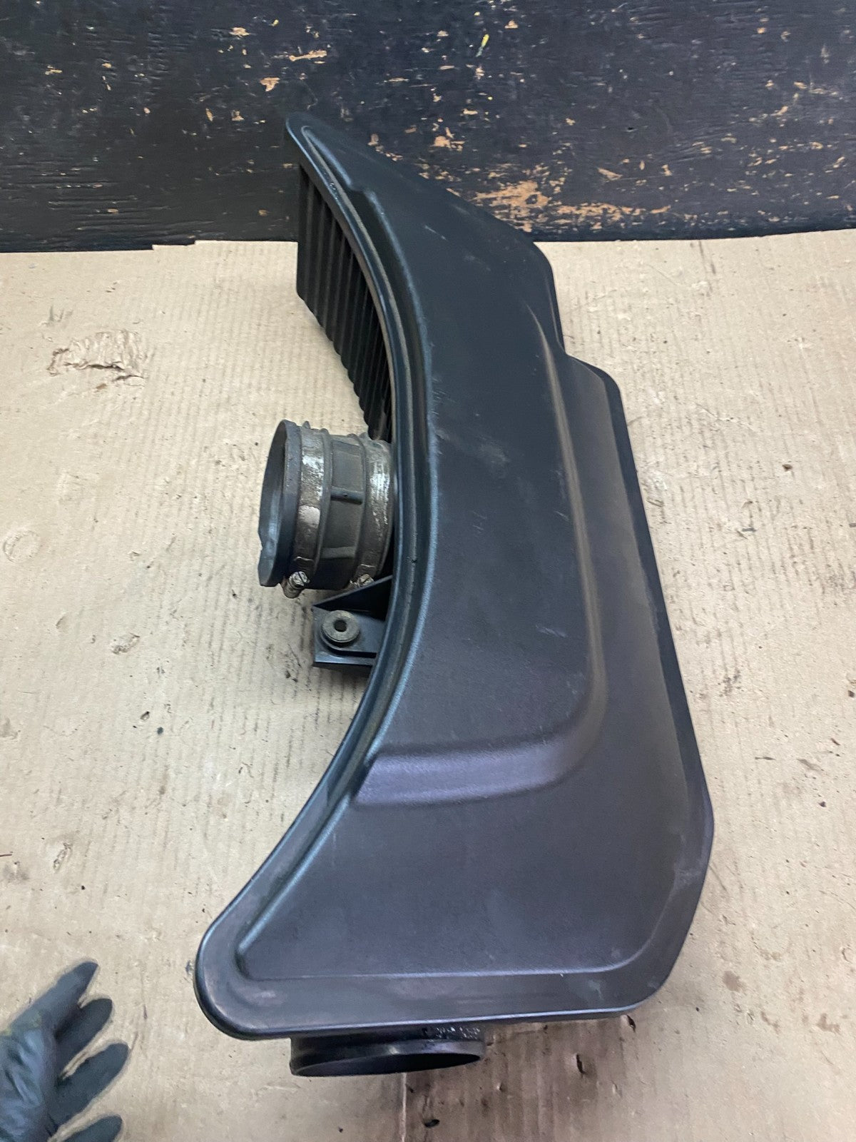 2005 to 2010 Jeep Grand Cherokee 5.7L Hemi Air Cleaner Resonator Mopar V3932 DG3