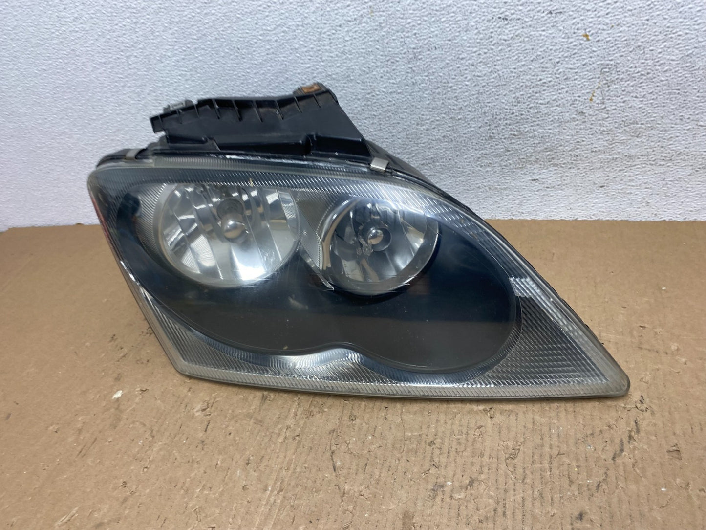 2004 to 2006 Chrysler Pacifica Headlight Right Passenger Halogen AD8755 DW1