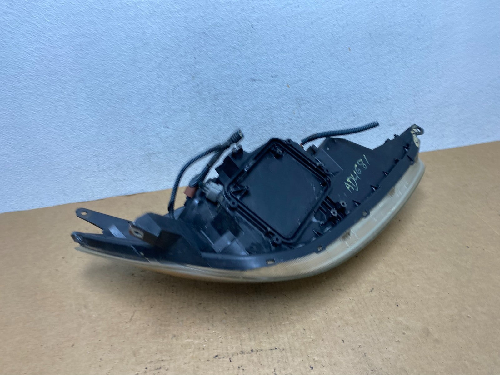 2004-2005 Toyota Sienna Left Driver LH Side Halogen Headlight AD4681 DW6