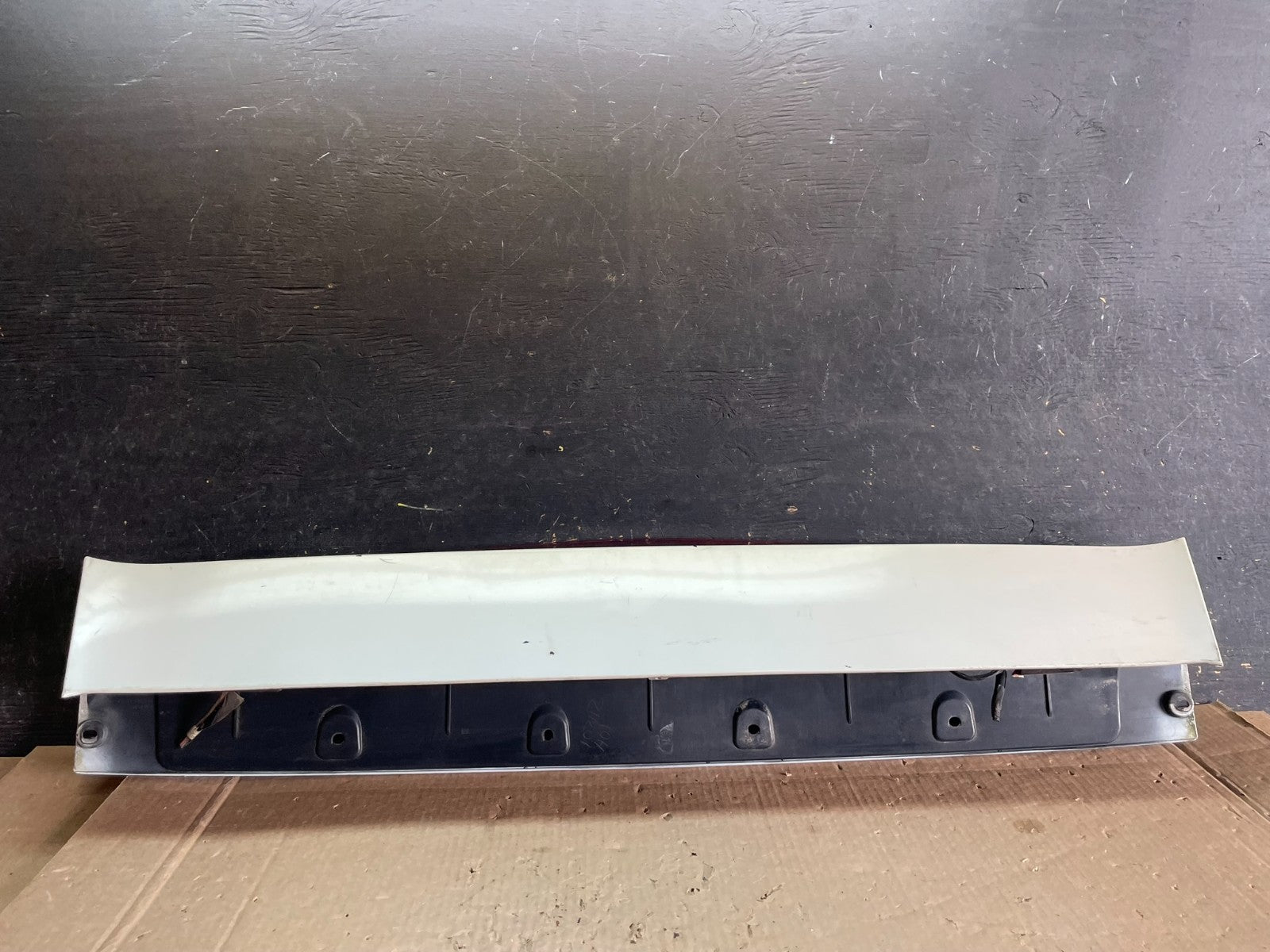 2002 - 2006 Cadillac Escalade Rear Upper Spoiler 3rd Third Brake Light ab3137 DG6