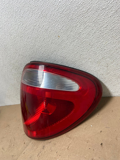 2004 - 2007 Dodge Grand Caravan Right Passenger Side Tail Light AG5420 LK2