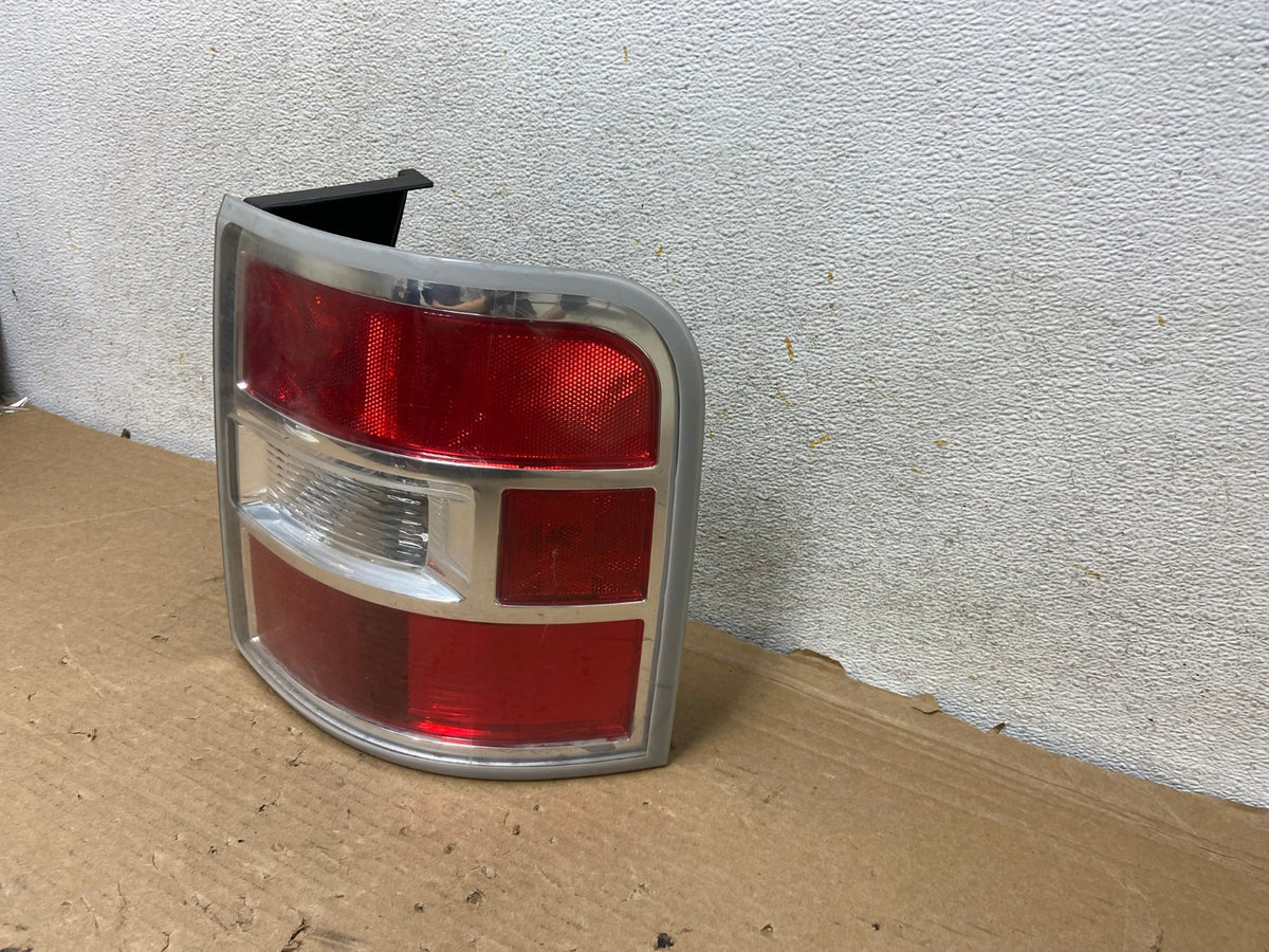 2009 to 2011 Ford Flex Right Passenger RH Side Tail light AH8491 LK2