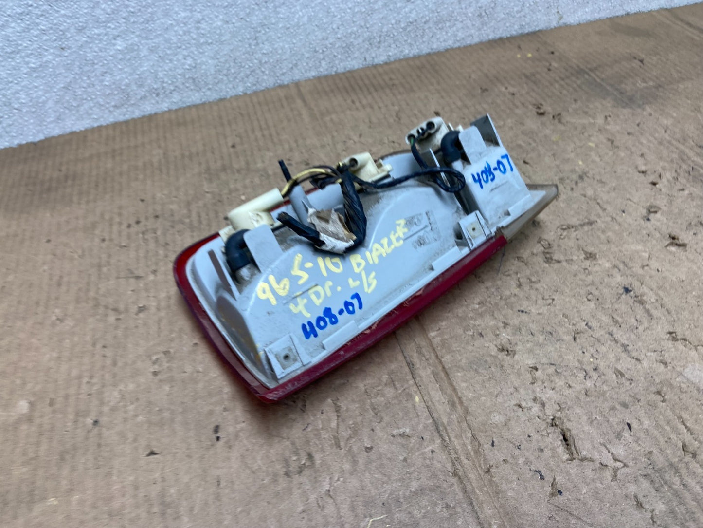 1995 to 2005 Chevrolet GMC Blazer S10 Left Driver Side Tail Light OEM AA7195 DW5