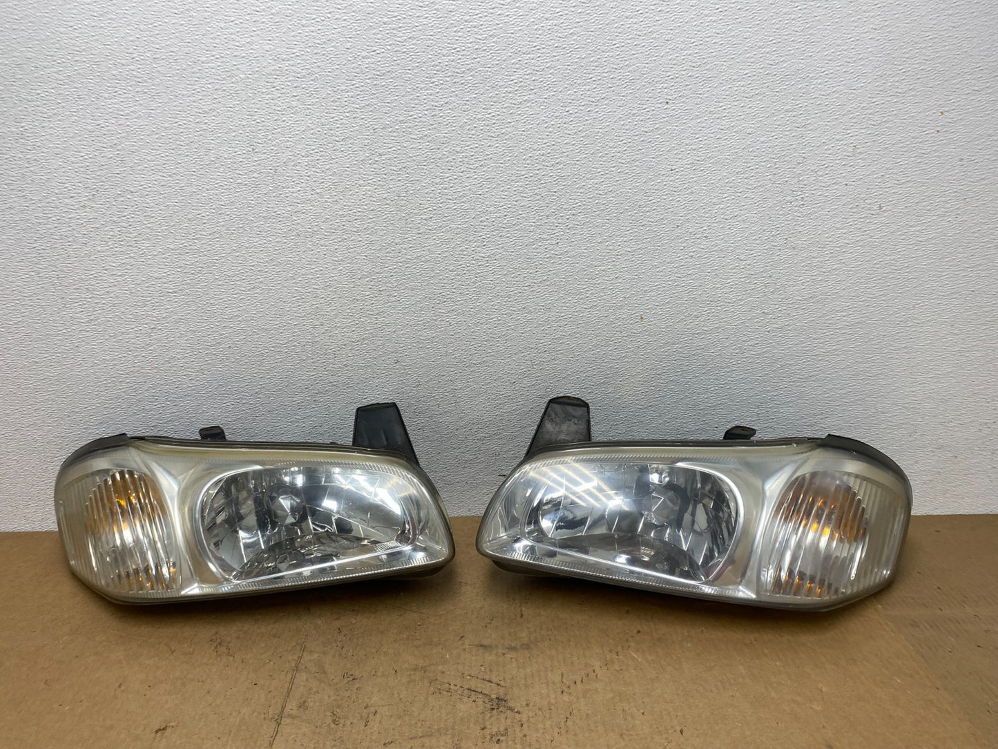 2000 to 2001 Nissan Maxima Left + Right Set Halogen Headlights Oem AC3482 DW0