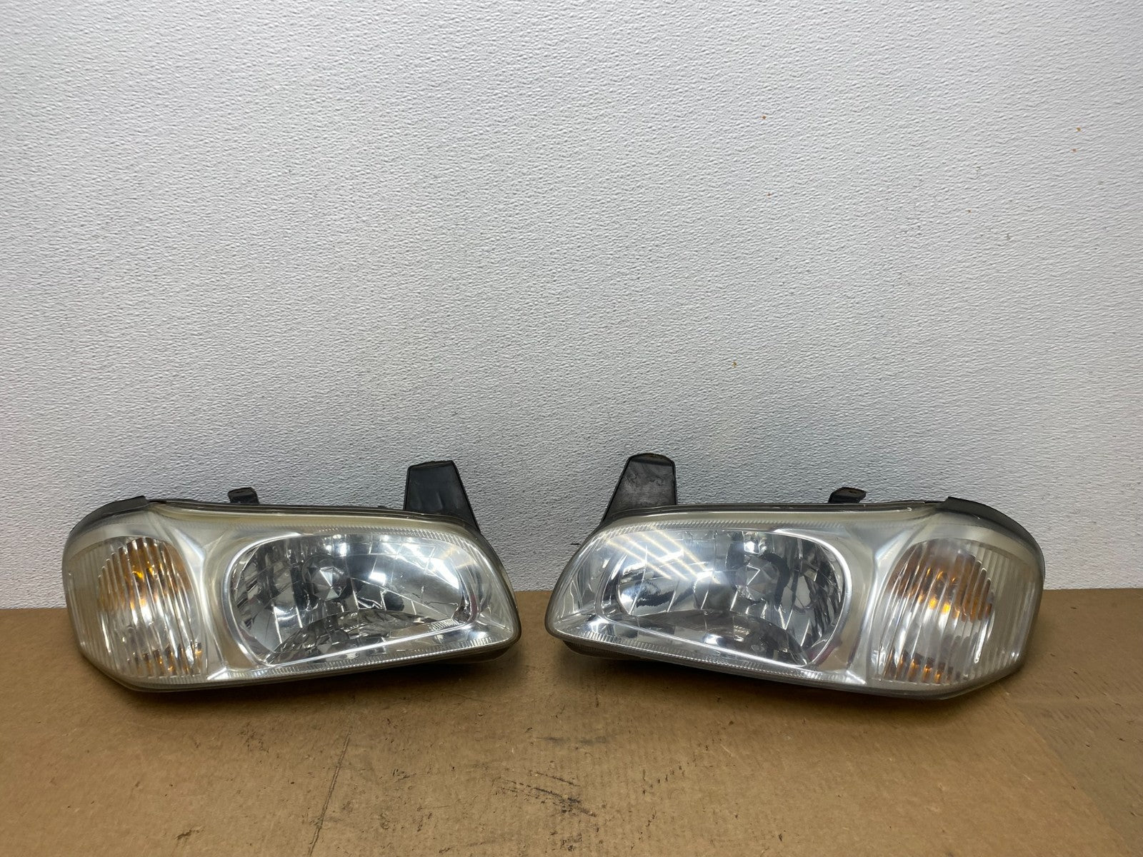 2000 to 2001 Nissan Maxima Left + Right Set Halogen Headlights Oem AC3482 DW0