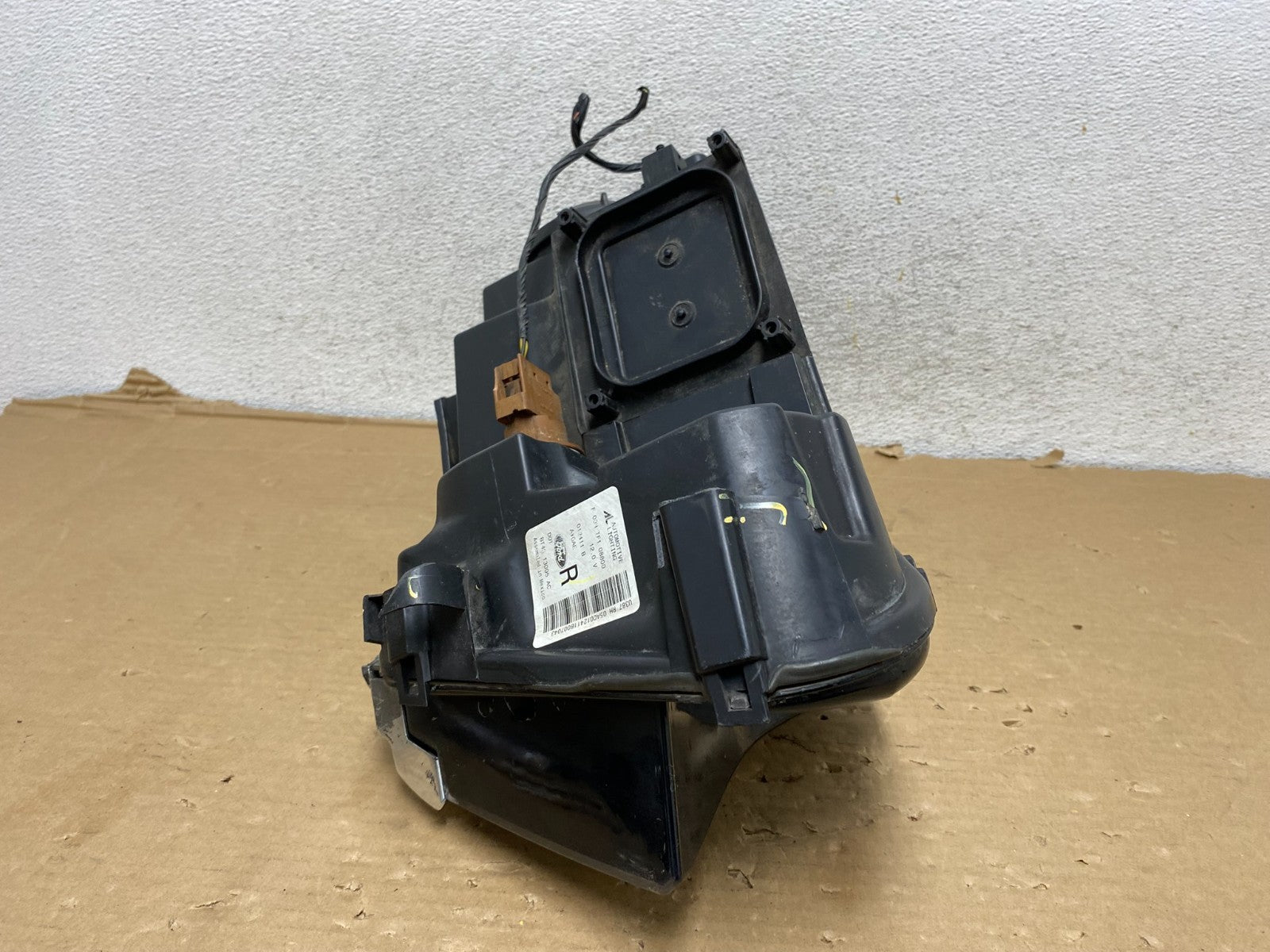 2011 to 2014 Ford Edge Front Right Passenger Headlight Halogen AG9226 DW10