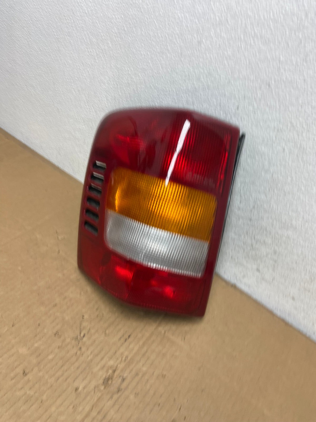 1999 - 2004 Jeep Grand Cherokee WJ Left Driver Lh Tail Light AD0907 LK1