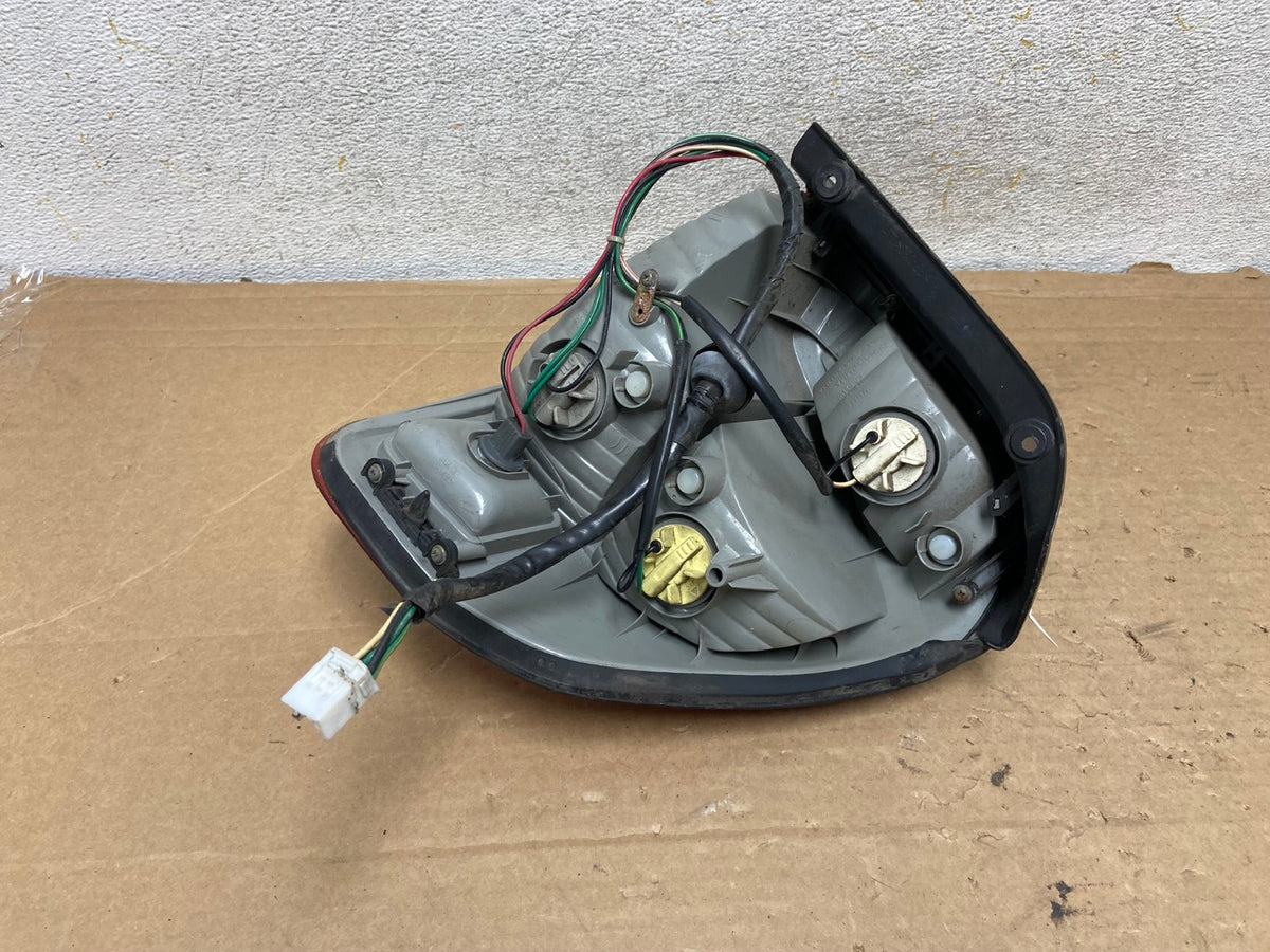 2001 - 2004 Hyundai Santa Fe Left Driver LH Side Tail Light AH8463 LK4