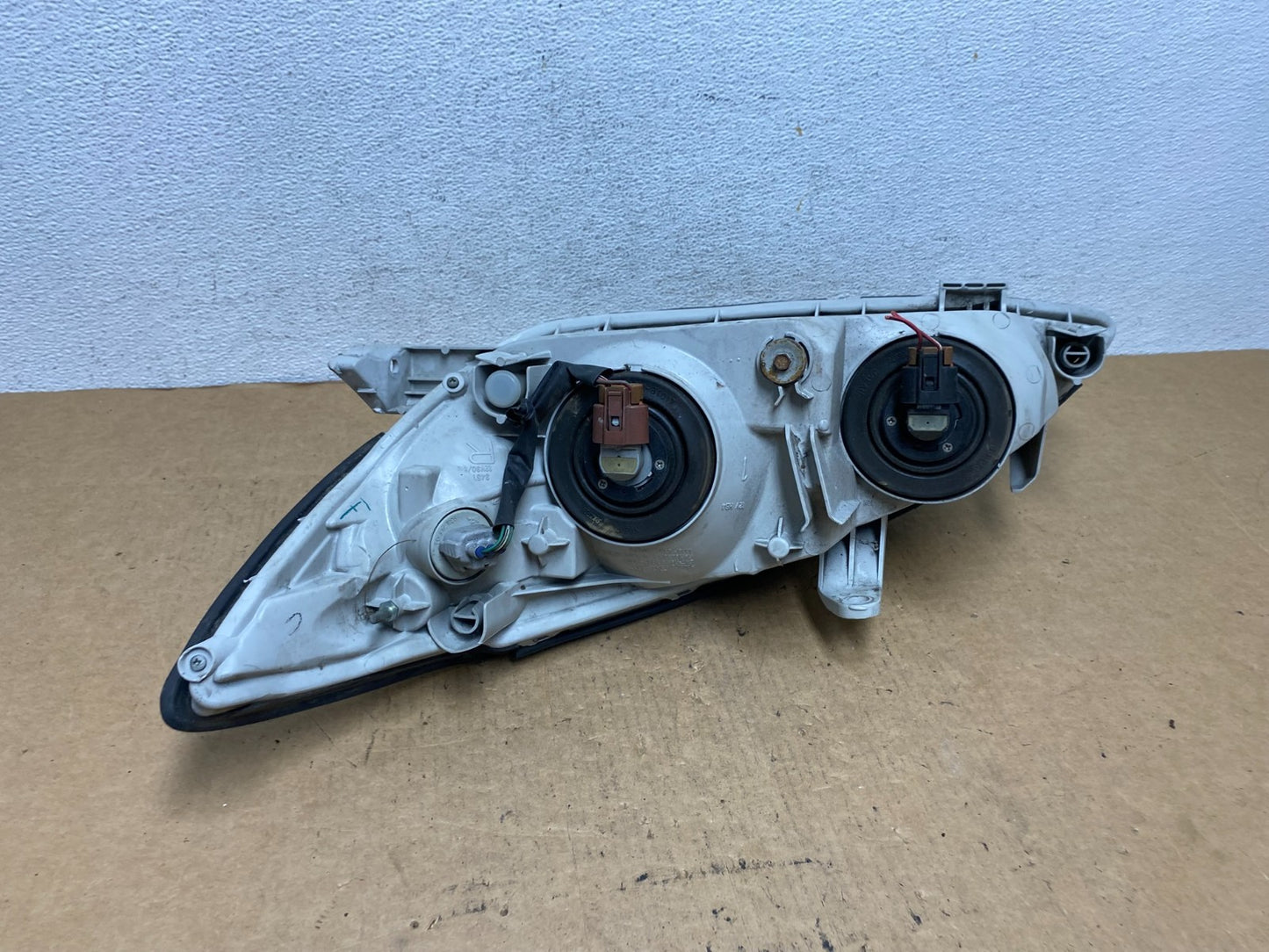 2002 to 2004 Toyota Camry Halogen Headlight Right Passenger Rh AD4707 DW3