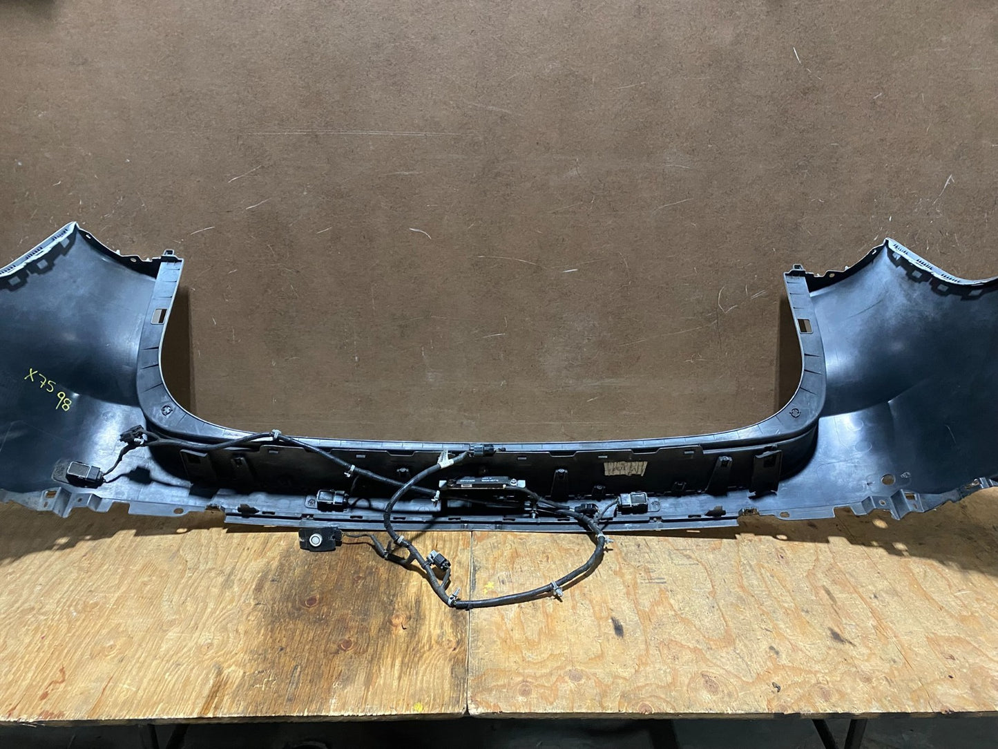 2015 to 2018 Kia Sedona 86611A9000 Rear Upper Bumper Cover X7598 PS11