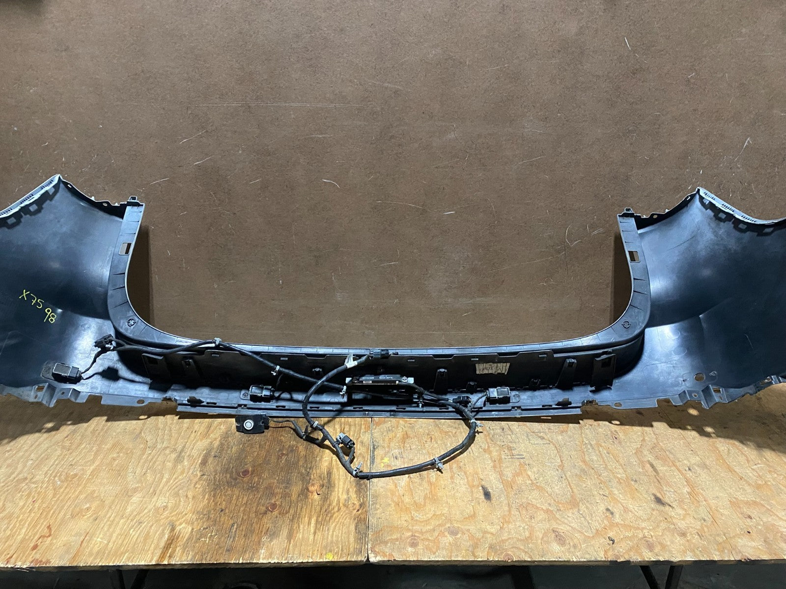 2015 to 2018 Kia Sedona 86611A9000 Rear Upper Bumper Cover X7598 PS11