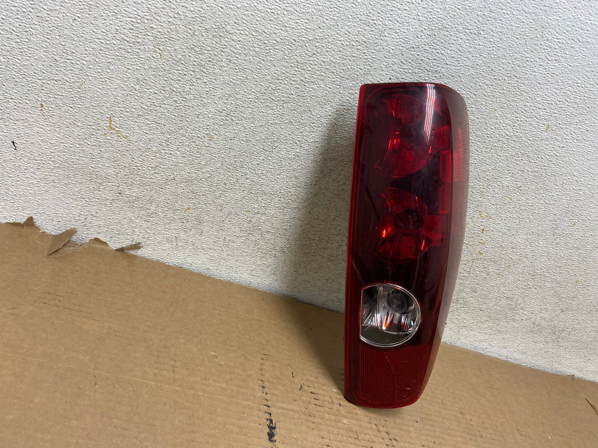 2004 to 2012 Chevrolet Colorado GMC Canyon Right Passenger Tail Lights AH4077 LK1
