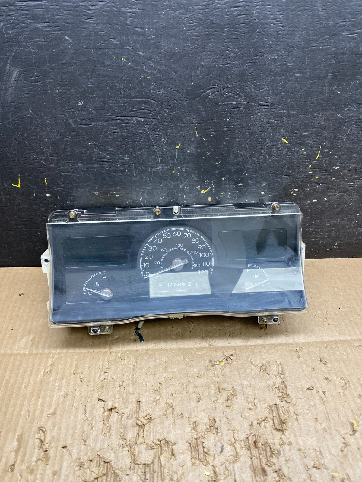 1998 to 2002 Lincoln Town Car Speedometer Gauge Cluster V7498  DG0