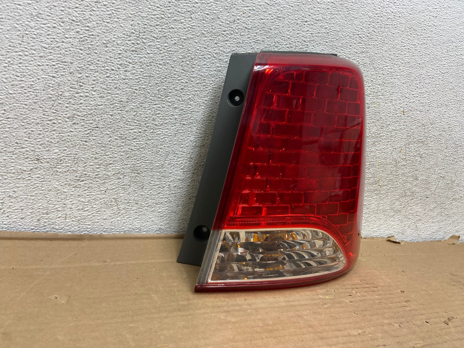 2011 to 2013 Kia Sorento Right Passenger RH Side Tail Light AG9225 LK1