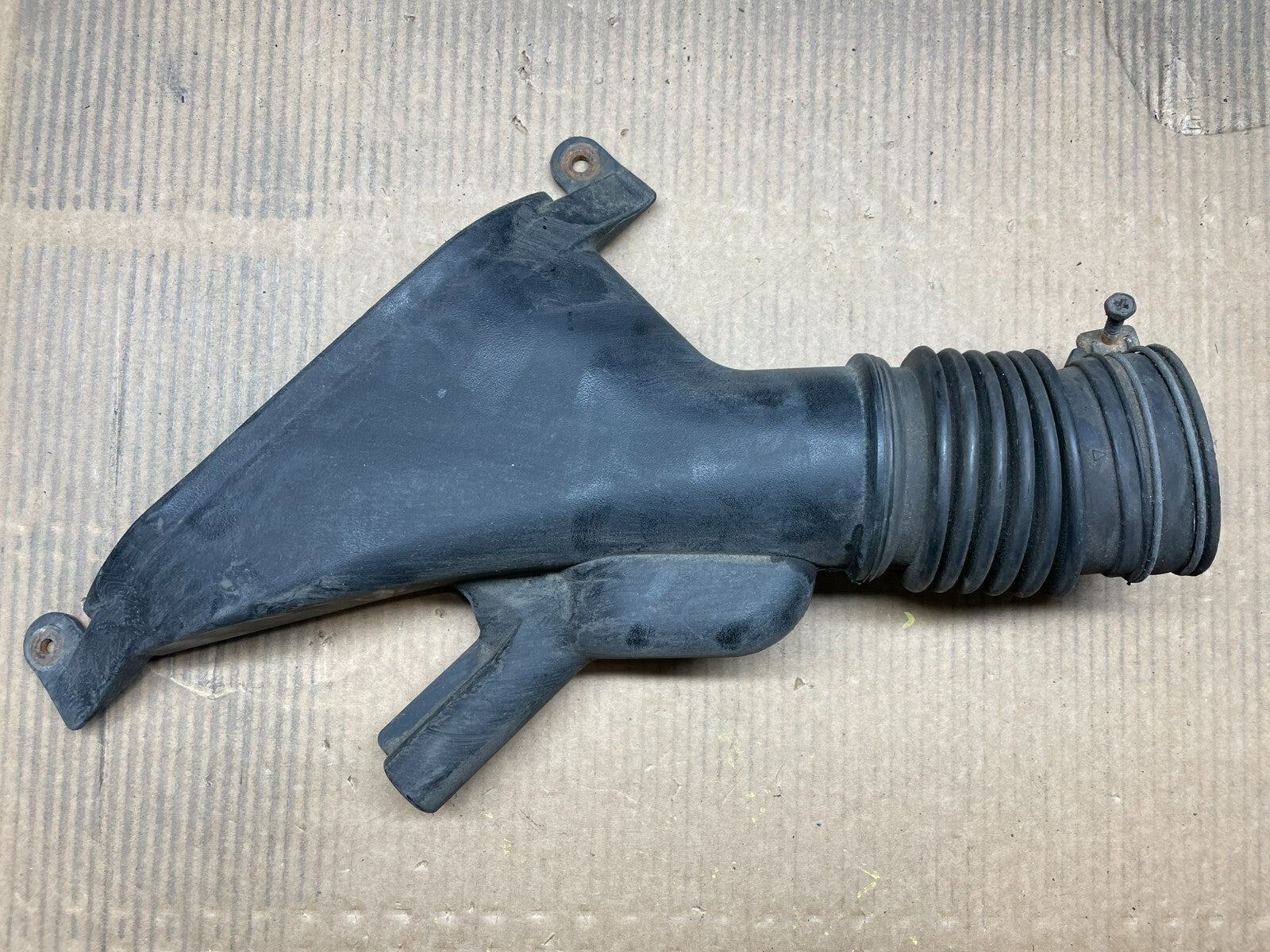 2007 to 2009 Lexus RX350 Air Cleaner Filter Inlet Tube  OEM D8628 DG13