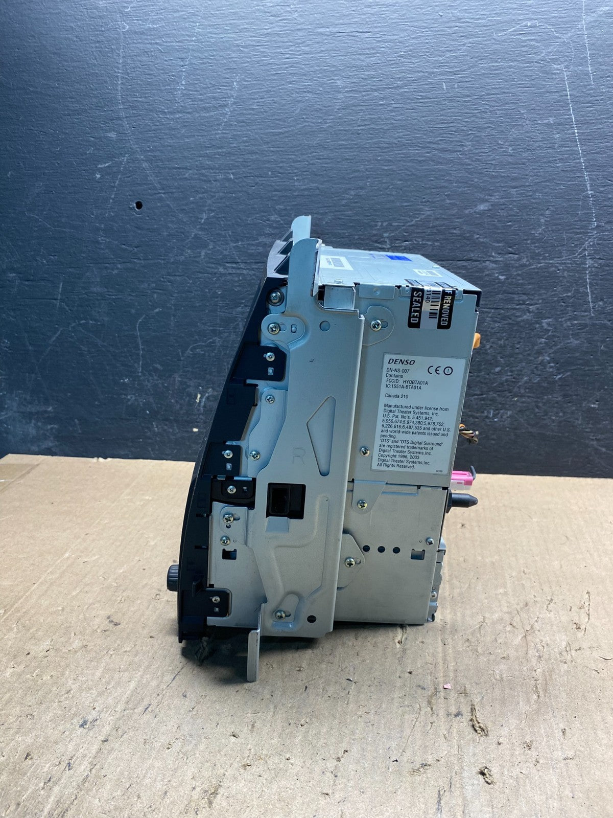 2005 to 2009 Cadillac Sts Radio 6 Disc Screen Display CD Player AE7868 DW1