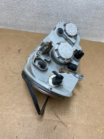2002 to 2005 Kia Sedona Right Passenger RH Side Headlight Oem Z7004 DW6