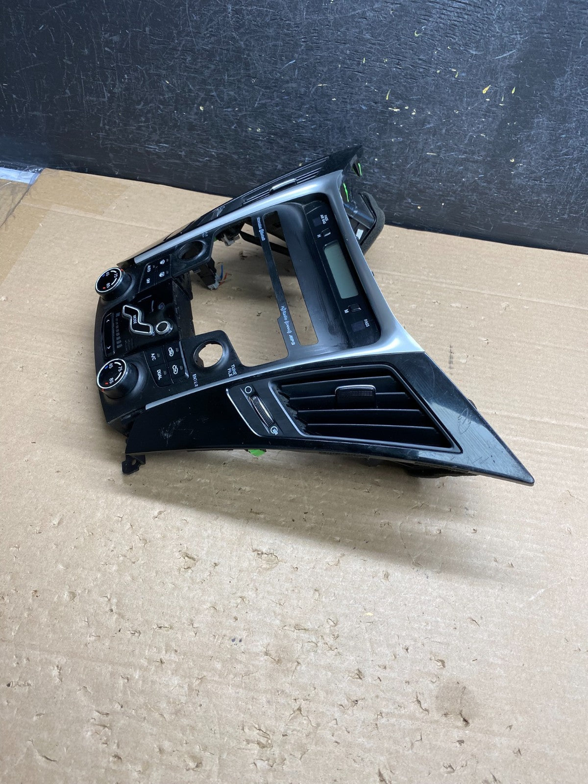 2011 - 2014 Hyundai Sonata Center Radio Climate Control Air Vent Bezel AG6387 DG3
