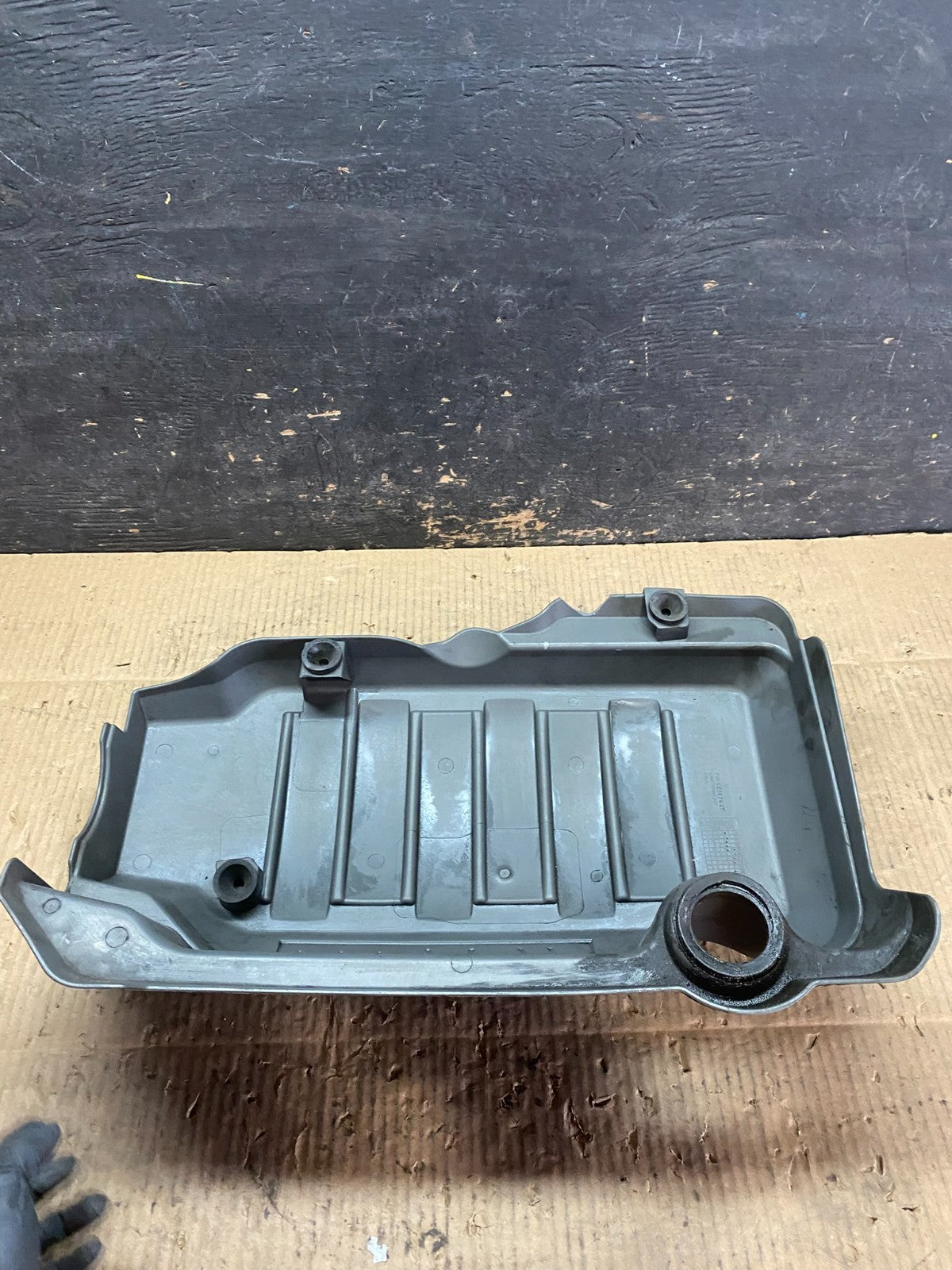 2007 to 2008 GMC Acadia 3.6L VVT Engine Cover Shield T9460 DG5