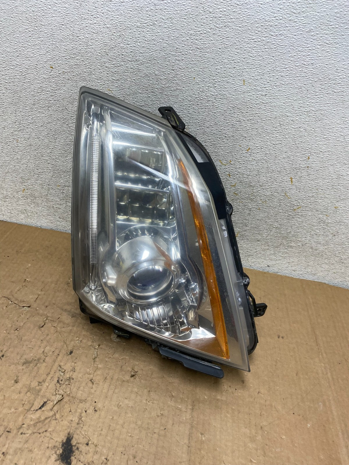 2008 to 2014 Cadillac CTS Right Passegner RH Side Xenon Headlight AI9177 DW0